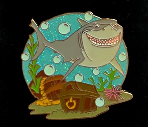 DS Disney Findet Nemo Hai Bruce Sommerzeit LE 250 selten Pin 2010 - Bild 1 von 3