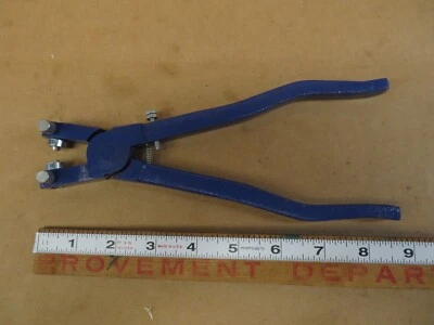 HOMEPRO AMERICAN TAG Co ALICATES HERRAMIENTA DE AJUSTE DE OJALES Foto 1 de 4