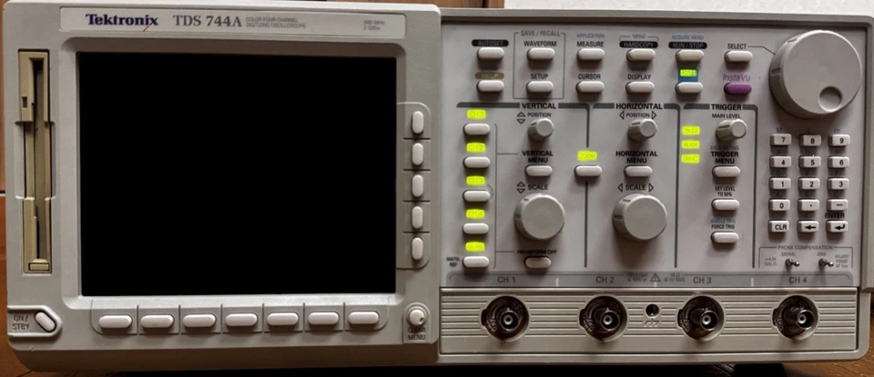 Osciloscopio Tektronix TDS744A ACTUALIZADO a TDS 748A 1GHZ 4GS/s Opt 13 1F 1M 2F Foto 1 de 4