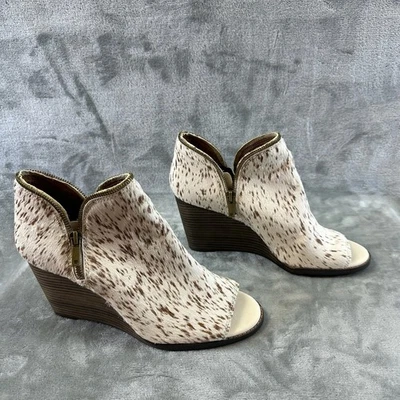 Botín Lucky Brand para mujer 9,5 marfil cuero de vaca punta abierta cuña "Jakobie" Foto 1 de 4