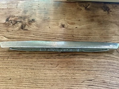 Tapa maletero Toyopet Corona 1500 usado vintage emblema T20 1963 Foto 1 de 4