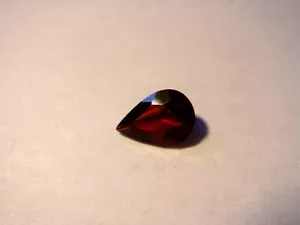 Garnet Gemstone Pear Cut 7 mm x 5 mm 0.75 carats faceted natural Gem - Foto 1 di 3