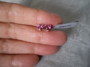 Malawi Garnet heart stud earrings, 1.3 carats, 0.95 grams of 925 Sterling Silver - Picture 1 of 11