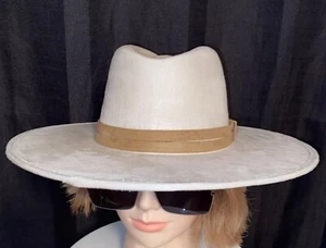 Cappello Rancher Anthropologie ASN in ecopelle scamosciata Fedora nuovo con etichette taglia 1 - Foto 1 di 7