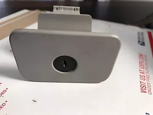 03-07 CTS 04-05 SRX 05-09 STS GREY CADILLAC GLOVE BOX LOCK - Picture 1 of 2
