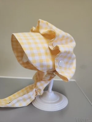 Tela de guinga amarilla. Gorro de bebé. Talla recién nacido a 6 meses Foto 1 de 3