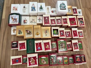Huge LOT of 100 HALLMARK KEEPSAKE Christmas Ornaments Various Years - Picture 1 of 2