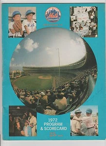 Programa oficial de Nueva York Mets 1972 y tarjeta de puntuación firmada por Buzz Capra automático excelente - Imagen 1 de 2