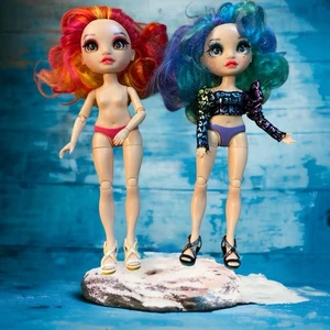 Rainbow High Special Edition Puppen Laurel und Holly Devious Twins 2er Set - Bild 1 von 15
