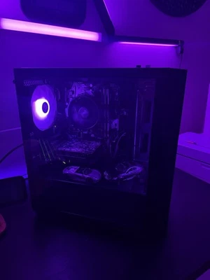 PC gaming económico construido a mano Foto 1 de 4