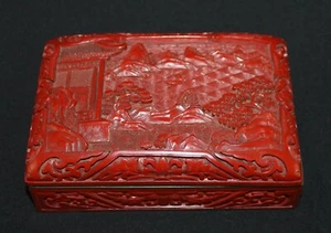 Eine fein geschnitzte große Zinnober Lack Schatulle. Blaue Emaille. Landschaft geschnitzt. 40er Jahre - Bild 1 von 12