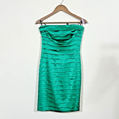 Vestido de cóctel BEBE BEBE seda sin tirantes M verde Barbiecore cinturón de seguridad de seda plisado Foto 1 de 4