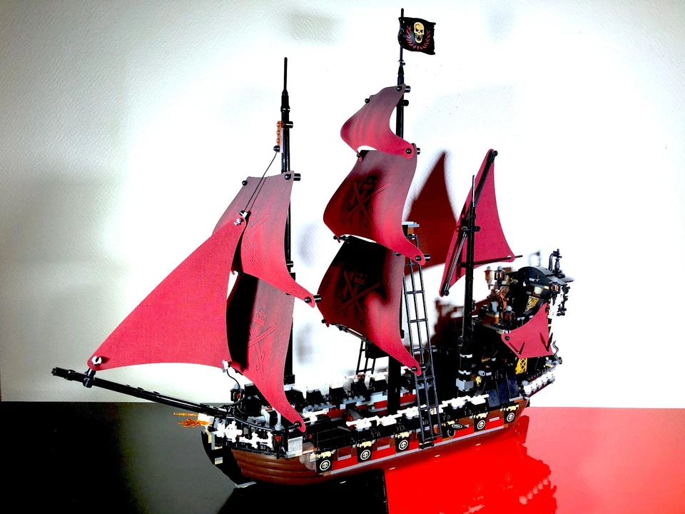 LEGO Pirates des Caraïbes 4195 - Queen Anne's Revenge - !!!SANS FIGURINES!!! - Photo 1/4
