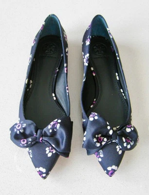 TORY BURCH Rosalind estampa floral preta com arcos balé plano. Tamanho 5 US$ 258 - Imagem 1 de 4