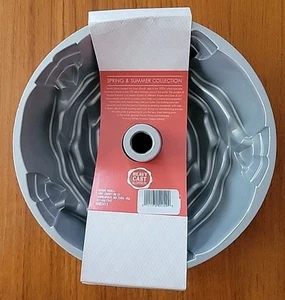 Nordic Ware 54148 / 54149 Bundt Rose Baking Pan Brand New with Tag - Picture 1 of 2