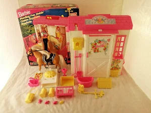 BARBIE FEEDING FUN STABLE SCUDERIA + CAVALLO MATTEL 1996 IN BOX! - Foto 1 di 10