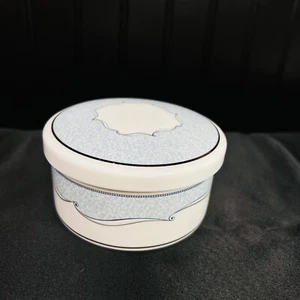 Wedgwood VENICE Bone China Round Trinket Ring Box Dish Covered Blue White Silver - Picture 1 of 6