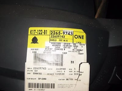 Extensión guardabarros izquierdo Chevrolet GM OEM 95-99 Cavalier 22659743 Foto 1 de 2