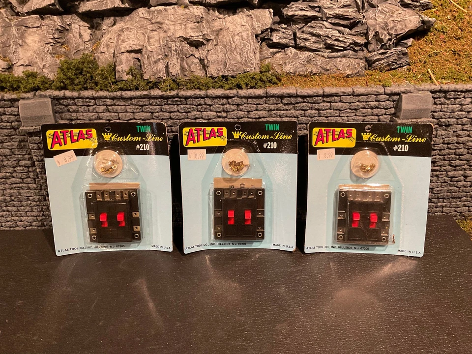 Atlas Twin Switches Controls Reversing Loops or Double Tracks Model Railroad 210