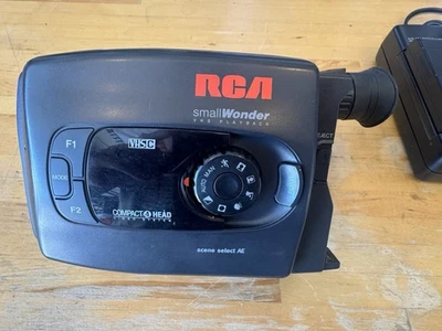 RCA Small Wonder VHS-C Camcorder CC633A - Image 1 of 4