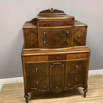 Cómoda antigua de madera burlada asas caídas 10 cajones con incrustaciones en niveles borde liso Foto 1 de 4