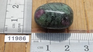 RUBIN auf ZOISIT Rollstein Mineralien Lithotherapie Sammlung Reiki Pflege - Bild 1 von 2