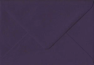 Sobres de berenjena 82 mm x 113 mm engoma 135gsm C7 (para adaptarse a A7) púrpura oscuro - Imagen 1 de 1