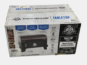 Pit Boss 256-Sq. Parrilla de pellets de madera portátil en negro - PB15 OPS! (AZP026813) - Imagen 1 de 3