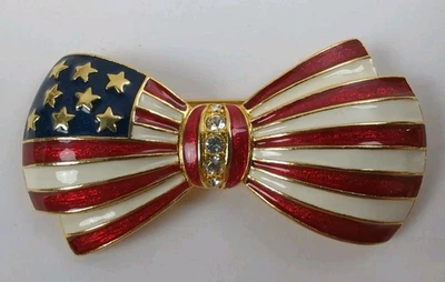 Broche prendedor bandera americana Joan Rivers estrás transparente y esmalte rojo blanco y azul Foto 1 de 4