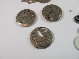 PESEAUX CALIBER 330 WATCH MOVEMENTS + MATERIAL - Picture 1 of 8