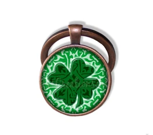 Celtic Shamrock Clover St Patrick's Day - Handmade Glass Pendant KEY RING - Picture 1 of 7