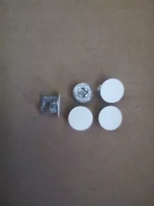 4 Stück weiß 18 mm selbstklebend Abdeckkappe Nockenschraube flach Pack Möbel Kinderbett - Bild 1 von 3