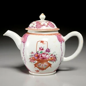 18th Century Chinese Export Porcelain Famille Rose Tea Pot 8 Inches Long - Foto 1 di 8
