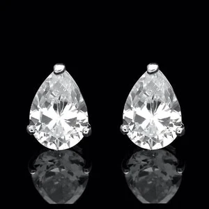 Pendientes de diamantes simulados en forma de pera de 1,5 quilates con tachuelas de oro blanco de 14 quilates cesta pesada - Imagen 1 de 5