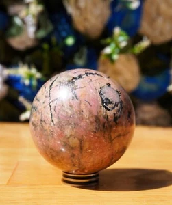 Natürliche 55 mm rosa Rhodonit Kugel, heilende Mineralien Kristallstein - Bild 1 von 9