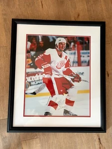 Nicklas Lidstrom Framed Autographed Photo 16x20 - Picture 1 of 1