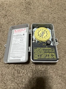 Intermatic Pool Sprinkler Irrigation 24 Hr Timer Mechanical R8806P101C ASIS - Picture 1 of 7