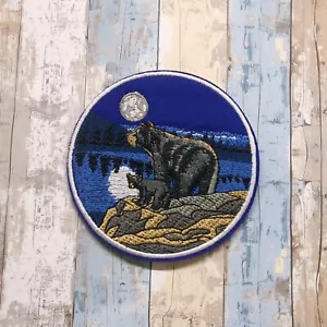 Black Bear & Cub Patch Embroidered Iron-on Applique Animal Badge, Moon, Nature - Afbeelding 1 van 16