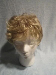 Peluca rubia clara con cordones vintage Paula Young A5504 con cabeza de espuma de poliestireno - Imagen 1 de 4