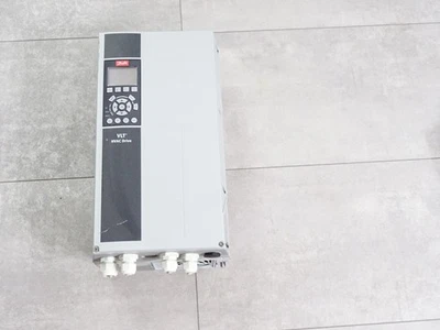 Danfoss VLT HVAC Drive 131L9218 FC-102P2K2T4E55H1 2.2kW Frequenzumrichter - Bild 1 von 4