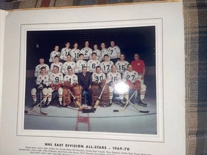 1969-70 NHL HOCKEY EASTERN ALL-STARS OFFICIAL PHOTO BOBBY ORR GORDIE HOWE HULL - Picture 1 of 9