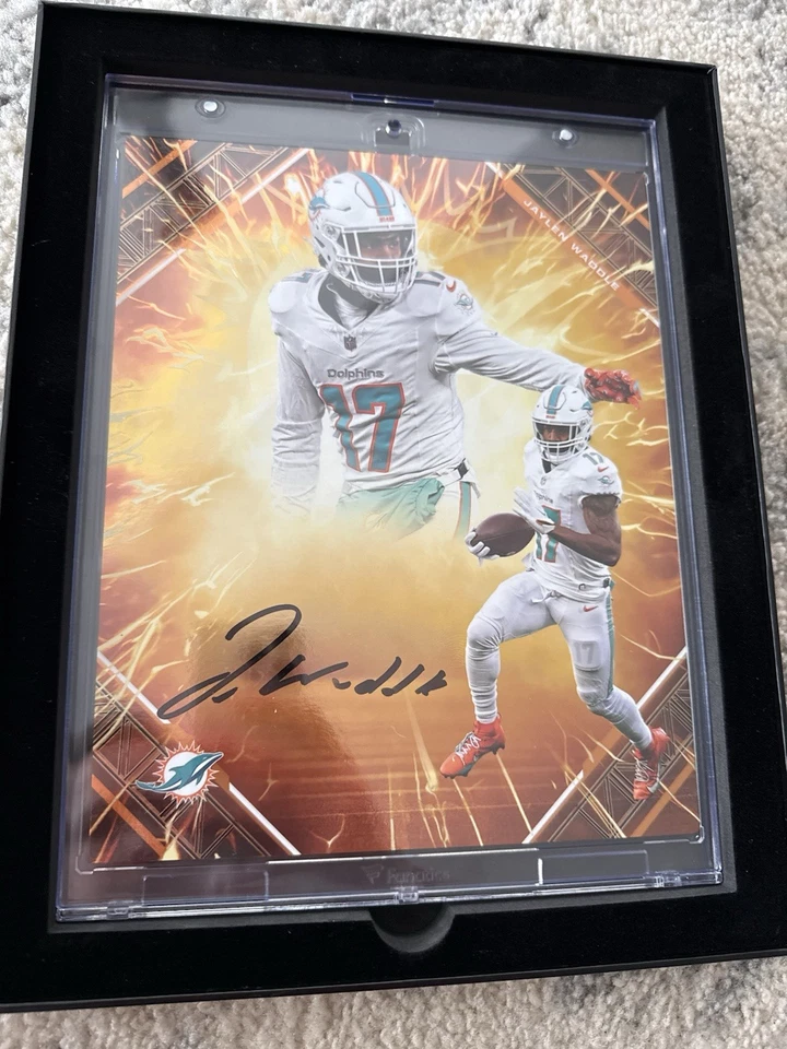 2025 Under Wraps NFL Emanate - Jaylen Waddle 亲笔签名 - #/25 — 第 1/3 张图片