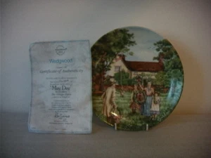 Wedgwood - Village Green Series - May Day (1990 Plate) - Picture 1 of 1