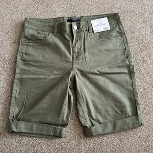 BNWT Ladies Shorts Size 12 - Picture 1 of 3