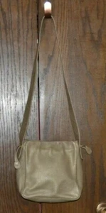 Carlos Falchi Schultertasche in Metallic Gold - Bild 1 von 10