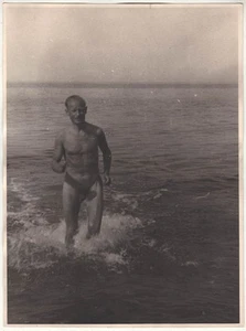 Large original vintage 1930s nude man bathing in the sea - Picture 1 of 2