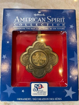 Елочное украшение Hallmark Keepsake коллекция American Spirit St. Quarter МАССАЧУСЕТС - Изображение 1 из 2