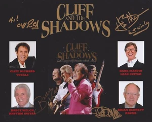 Foto firmada a mano por Hank Marvin de Cliff Richard and The Shadows 8x10 - Imagen 1 de 2