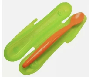 2 cucharas de cubiertos de alimentación para bebés Tupperware con estuche de viaje verde y naranja nuevas - Imagen 1 de 5