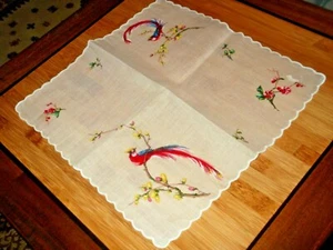 Linge ancien Mouchoir Pochette Vintage peint " oiseaux de Paradis "  - Imagen 1 de 4